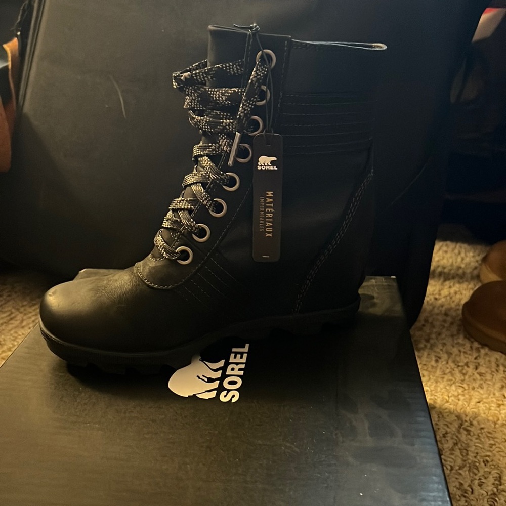 NWT and Box Sorel Lexi Wedge